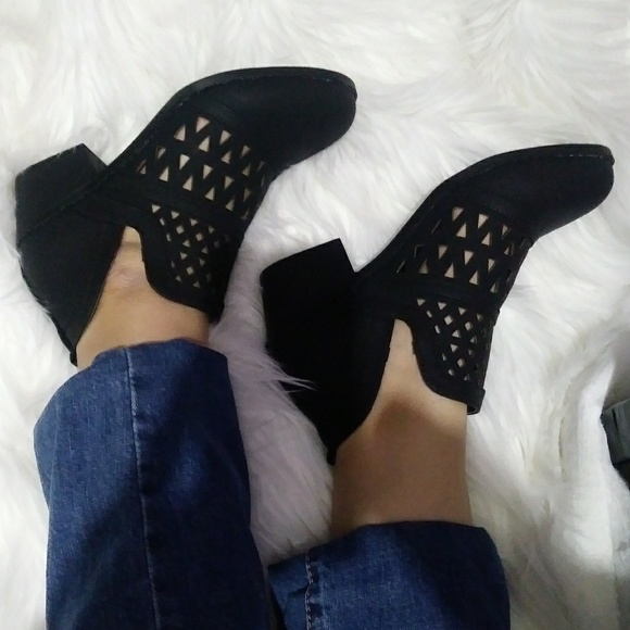 🚨Last Pair 🆕 Black Laser Cut Bootie - Picture 3 of 7